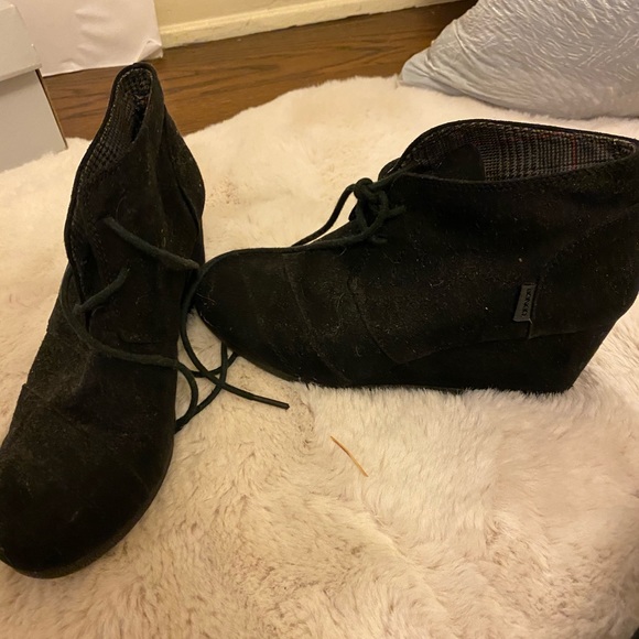 Black Heels - Picture 2 of 2